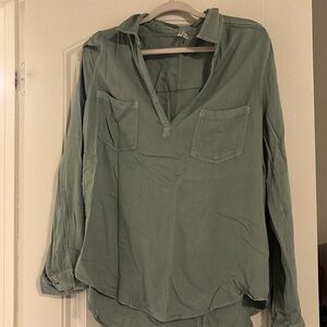 Mudd olive green v-neck blouse size XL